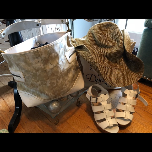 Trending now White Handbags Vintage Coach Purse - Picture 3 of 8